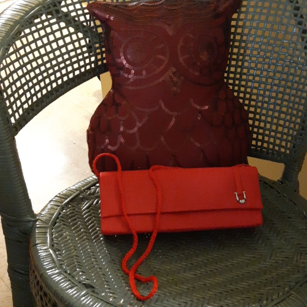 Red satin clutch🌹BNWT